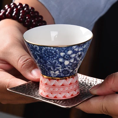 Керамическая чайная чашка Цзиндэчжэнь с белыми тонкими шинами сине-белая