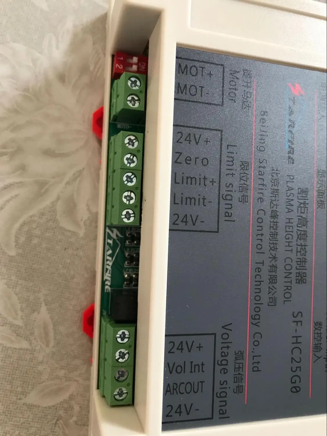 SF-HC25G THC плазма отрезного станка с ЧПУ автоматической дуговой кепки напряжение станка плазменной резки резак фонарь Высота контроллер
