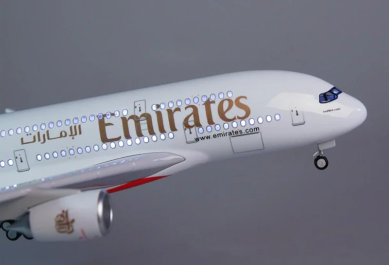 Литья под давлением 45,5 см 1/160 масштабная модель самолета Аэробус A380 Эмирейтс с трёхмерными чертёжами с светильник& колеса Пластик Смола самолет