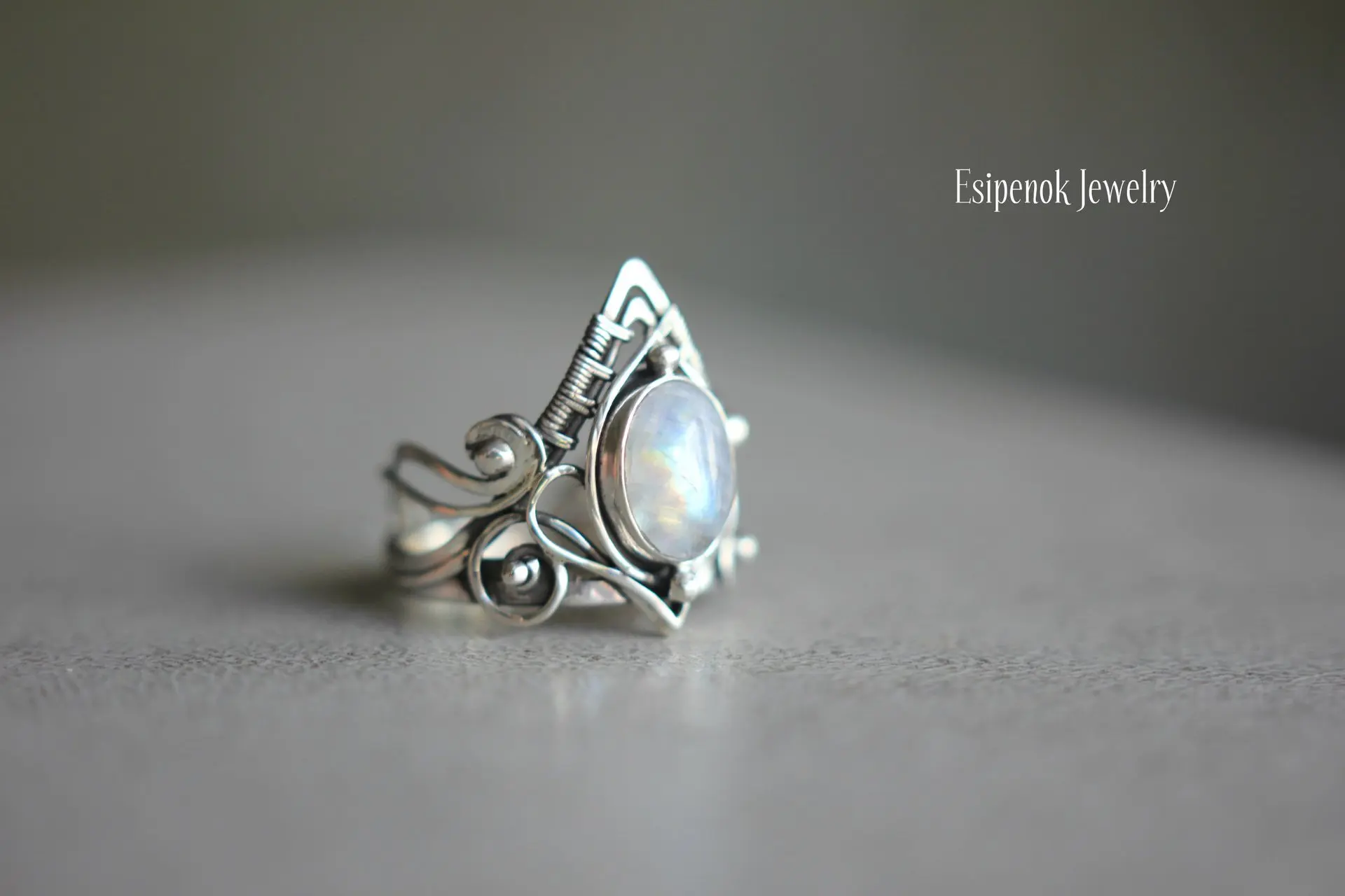 

Vintage Tibetan Moonstone Rings For Women Big Healing Crystal Boho Antique Indian Vintgae Ring Fine Jewelry Girls Ladies Gifts