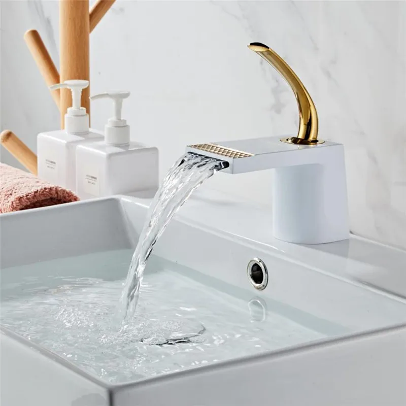 Золотистый и белый водопад смеситель для раковины в ванной комнате горячей