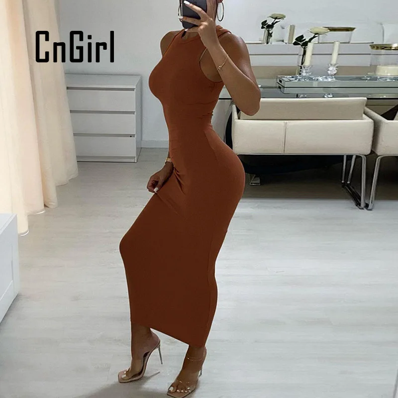 

Женское трикотажное платье-макси в рубчик, с круглым вырезом