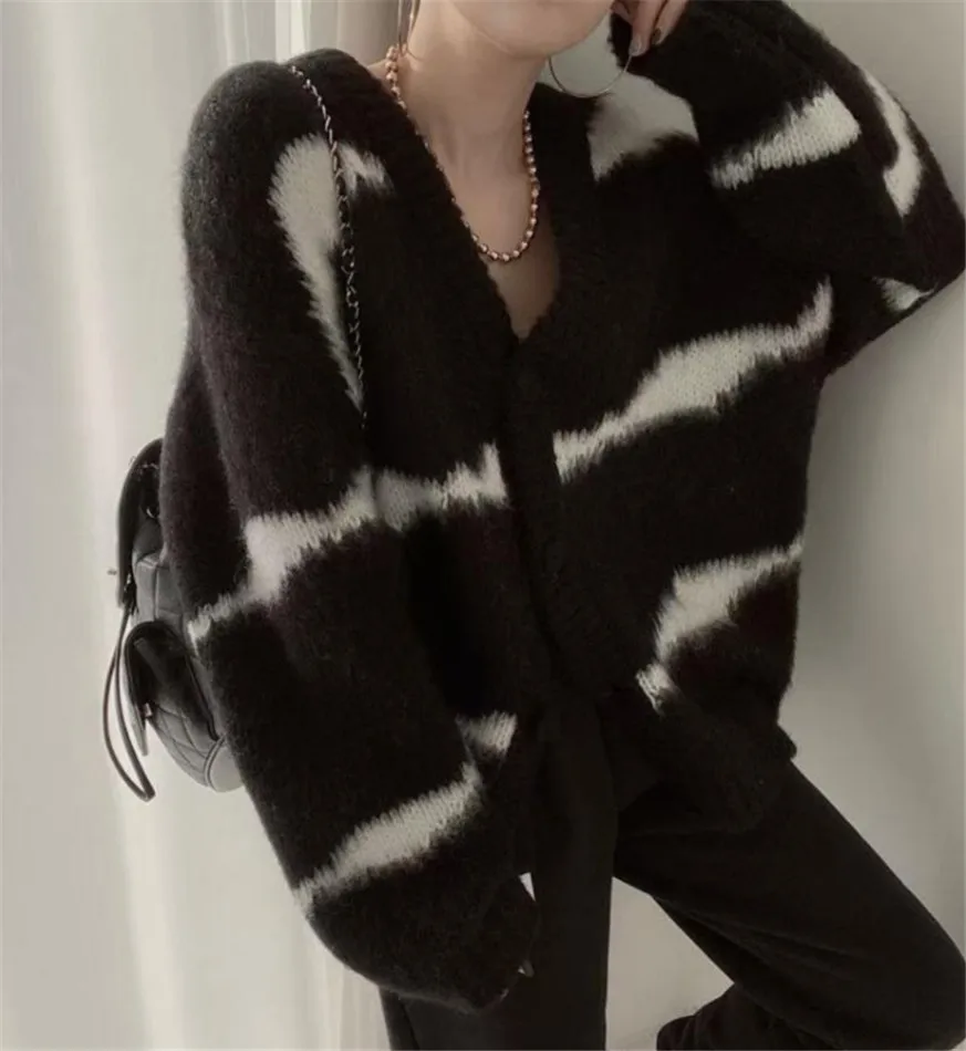 

2020 Autumn Winter Women Strip Cardigan Warm Knitted Sweater Jacket Fashion Knit Cardigans Coat Lady Loose Sweaters