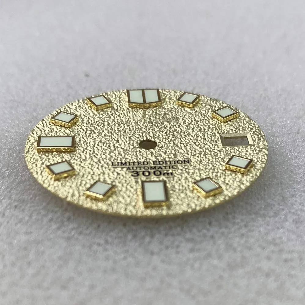 

The modified gold Japanese C3 luminous 28.5mm dial is suitable for nh35 movement watch dial