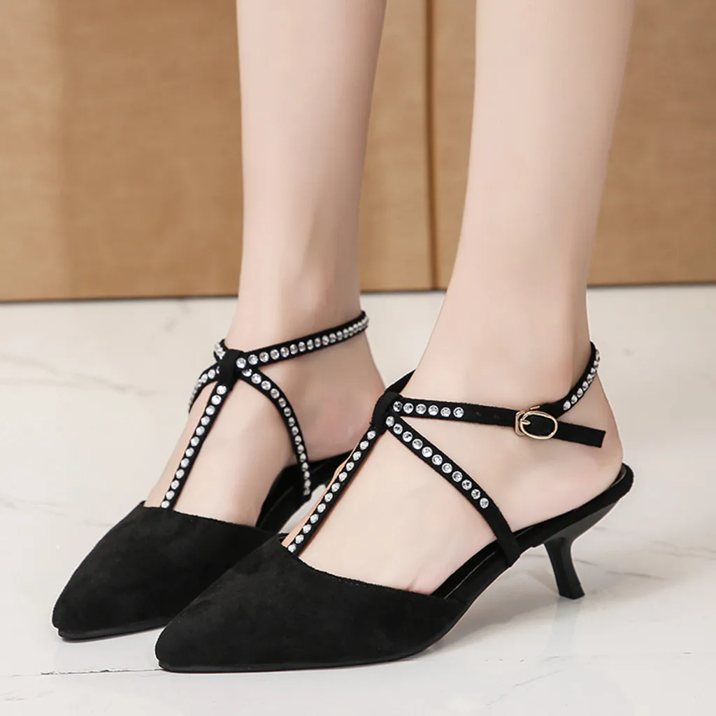 Женские босоножки с закрытым острым носком на высоком тонком каблуке вечерние