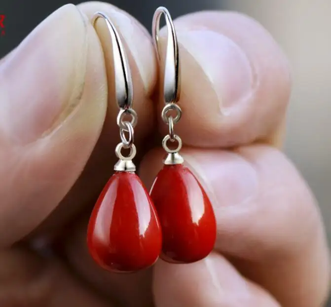 

Pretty 12x15mm Red Shell Pearl Silver Stud Earring AAA+