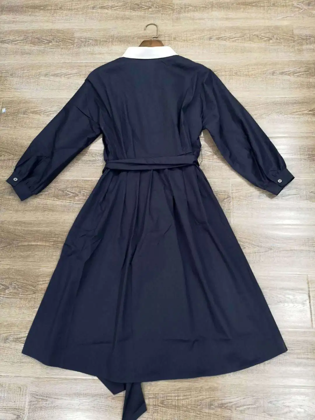 

Autumn and winter new woman embroidery dress long sleeve V-neck animal squirrel embroidery vintage blue dress