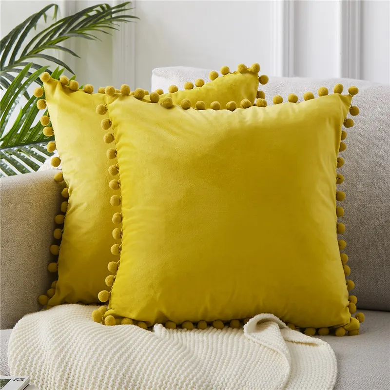 Наволочка для диванной подушки оранжевая мягкая бархатная с шариками