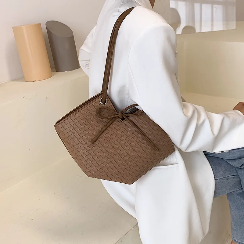 

Irregular Design Weave Bag PU Leather Shoulder Bags for Women Fashion Trend Branded Dumpling Handbags and Purses Bolsa De Hombro