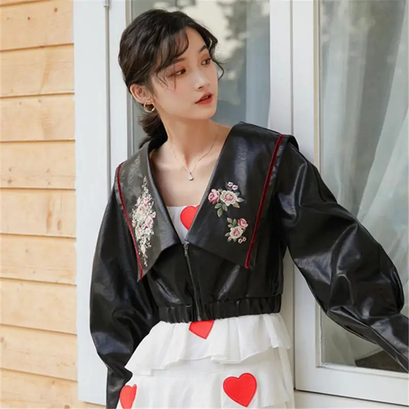 Куртка женская с вышивкой и воротником укороченный пиджак из искусственной кожи