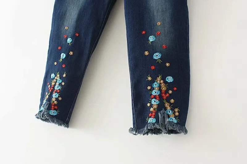 

New Ladies Autumn Winter Plus Size Capri Jeans For Women Large Slim Cotton Elastic Floral Embroidery Denim Pants 3XL 4XL 5XL 6XL