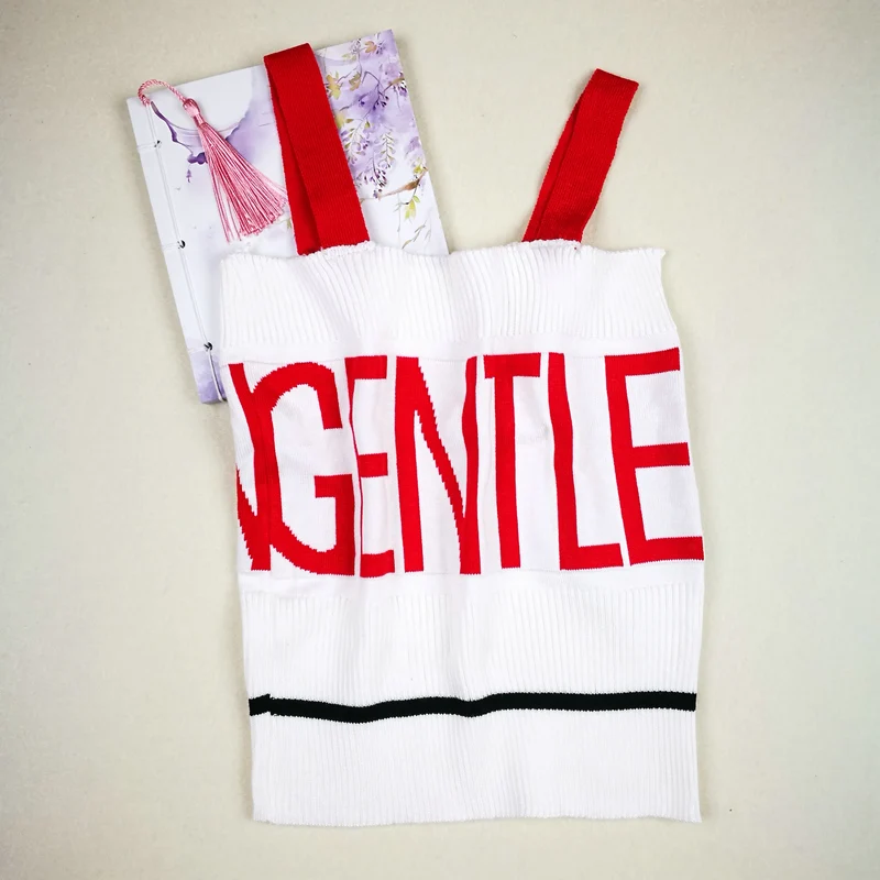 Женский укороченный топ HELIAR с v образным вырезом и надписью GENTLE WOMAN Клубные