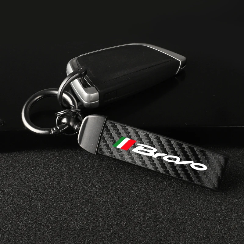 

High-Grade Carbon Fiber Leather Car Keychain 360 Degree Rotating Horseshoe Rings For Fiat BRAVO 2 2007 BRAVO Car Accessories