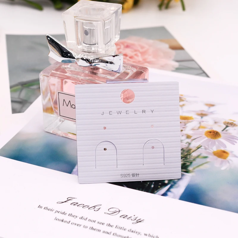 Висячая карточка для сережек из ПВХ белая в полоску 5 х 4 7 см 200 шт. | Украшения и