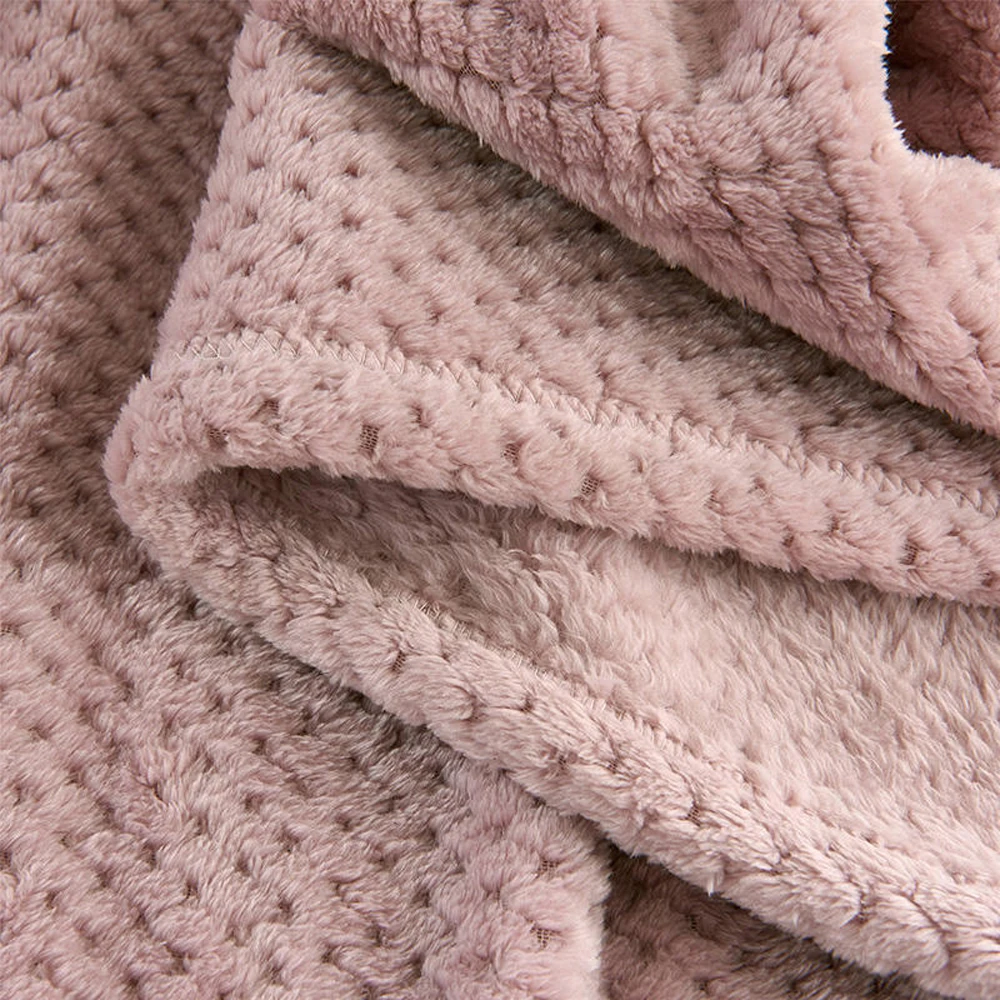

Super Warm Machine Washable 100% Polyester Microfiber Thicken Blanket for Bed Suitable For Queen Size