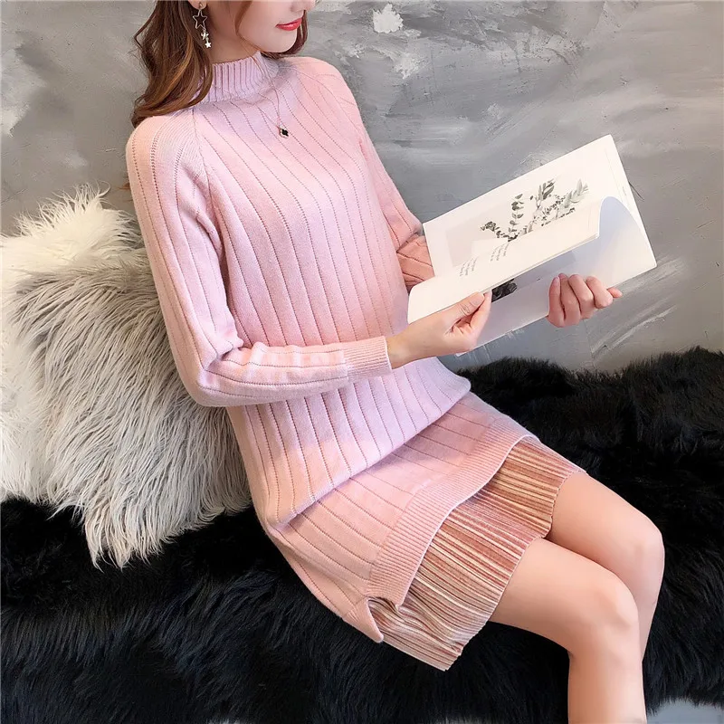 Женское трикотажное платье свитер короткое прямое с круглым вырезом