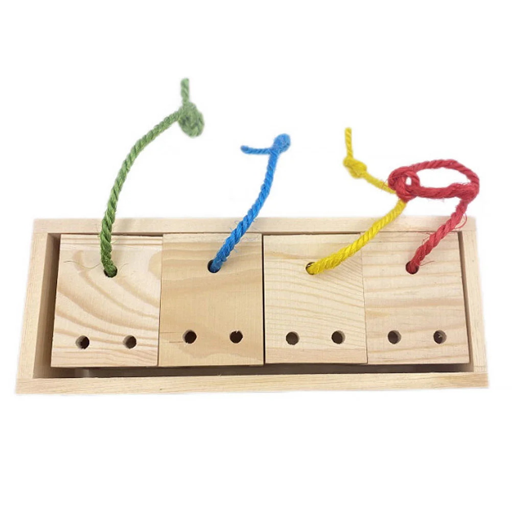 

1pc Bird Foraging Toy Square Exquisite Creative Pet Plaything Parrot Training Toy