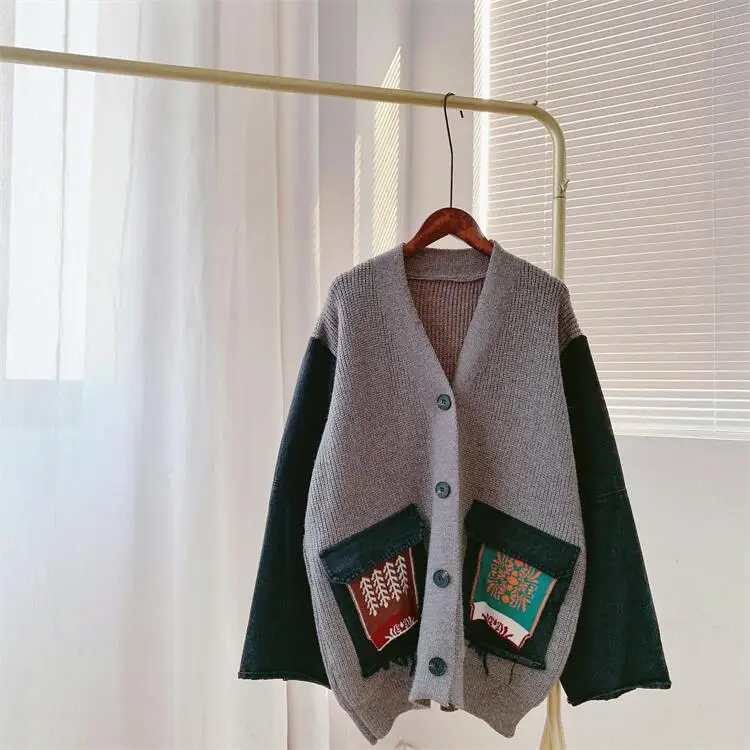 

SuperAen Retro Denim Patchwork Contrast Sweater Coat Female Loose V Neck Single Breasted Knit Cardigan Autumn Winter 2021