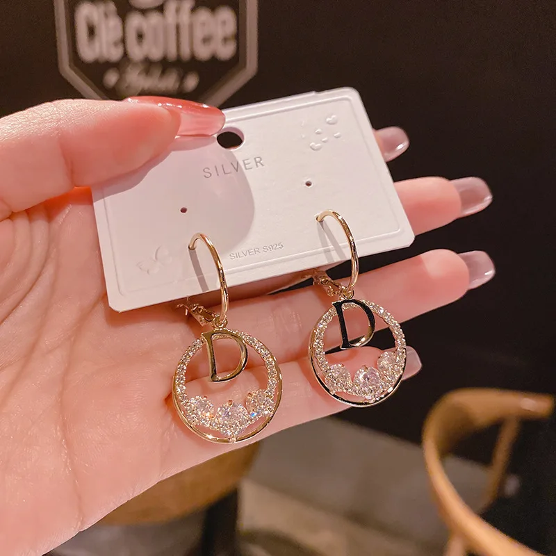 

2021 new fashion Europe and the United States opal tassel female minority design sense all-match earpiece