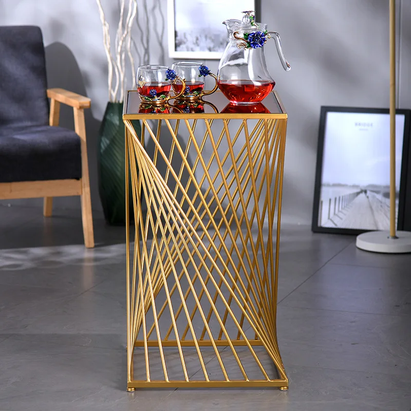 Nordic simple milk tea shop table small family creative iron art living room round coffee Bedside |