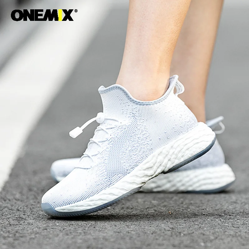 

ONEMIX Running Shoes Men's Light Anti-Skid Breathable Mesh Massage Outdoor Sneakers Man Fitness Training Damping Sports Shoes
