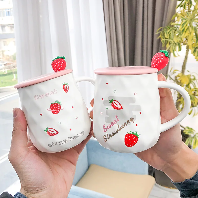 

400ml Creative Personality Girl Cute Strawberry Ceramic Mugs With Lid Spoon Household Water Cup Couple Breakfast Coffee Milk Mug