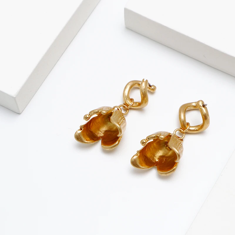 

Retro gold exaggerated flower baroque Chinese style personality temperament super fairy big earrings