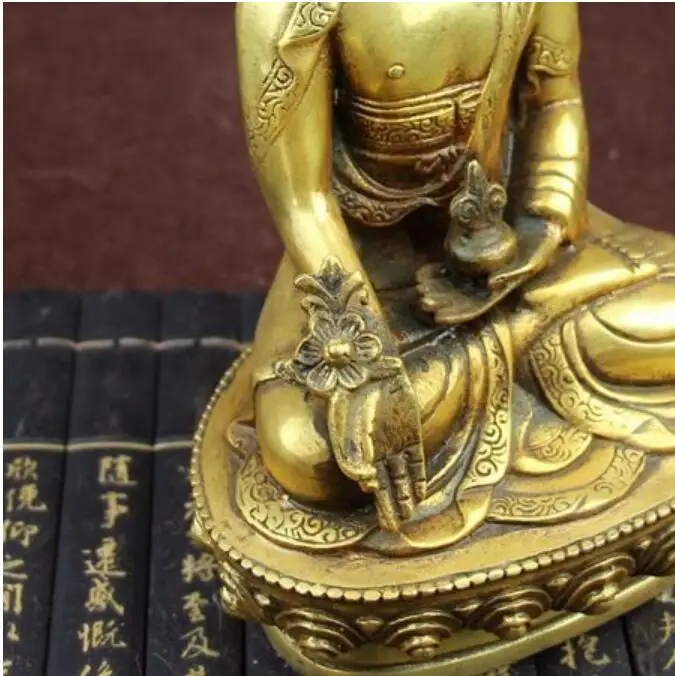 Медная статуя Будды