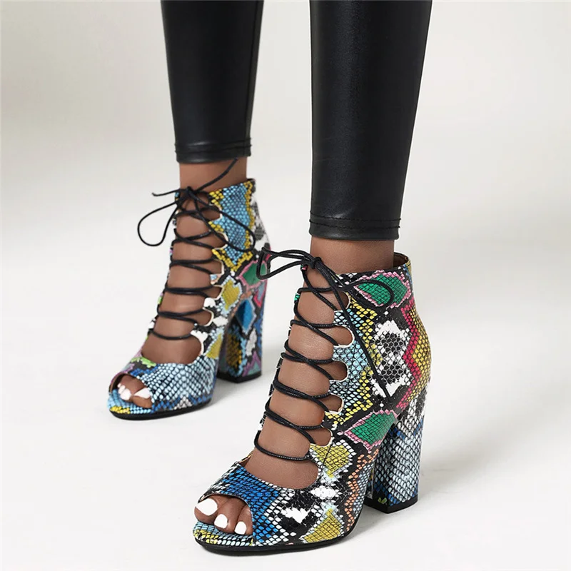 Ботильоны женские со змеиным принтом модные пикантные сандалии на высоком