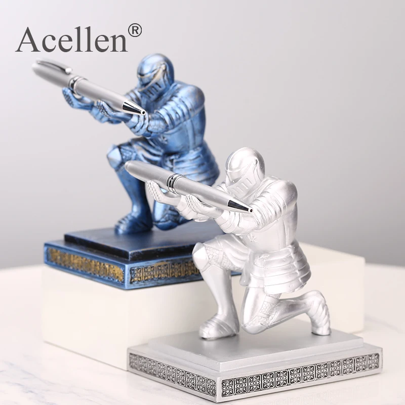 

Персонализированный держатель для ручек в форме солдата, модель героя, подставка для карандашей для офиса, украшение для стола, Настольная ...