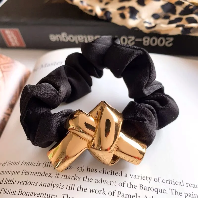 

Textured Metal Wind Large Intestine Circle Head Rope Net Red Female Simple Fashion Retro Large Intestine Circle Head Jewelry Hot