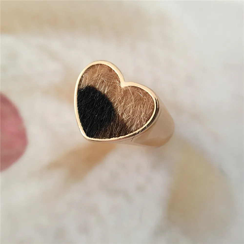 Пикантные Цвет золотой покрытие с леопардовым принтом в форме сердца рисунком