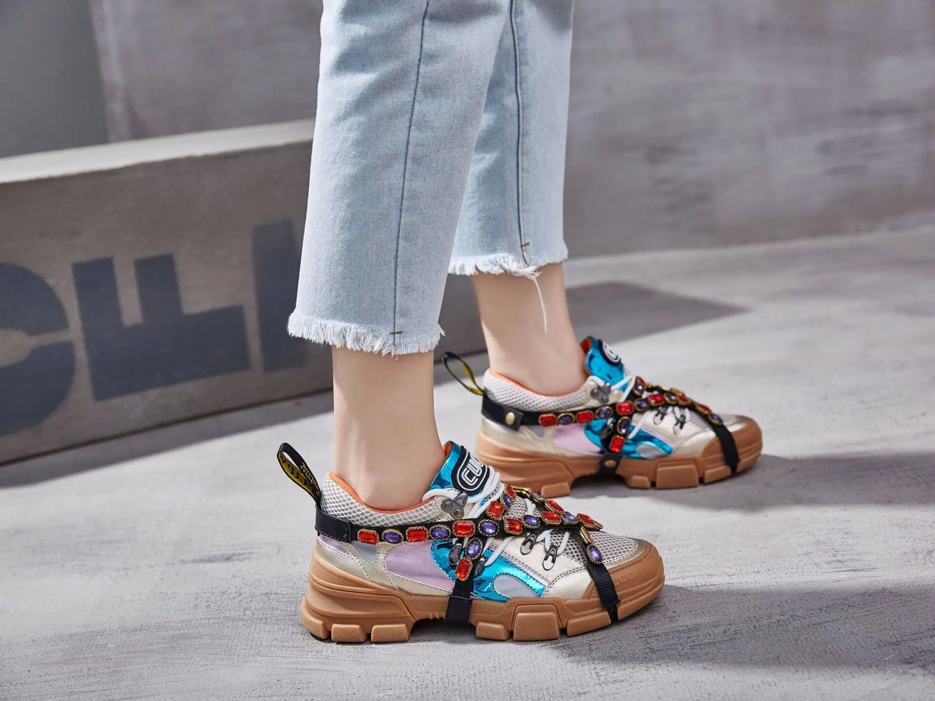 Обувь со стразами; женские кроссовки на платформе; zapatos de mujer; модные брендовые женские белые кроссовки со стразами на толстой подошве; кроссовки для папы
