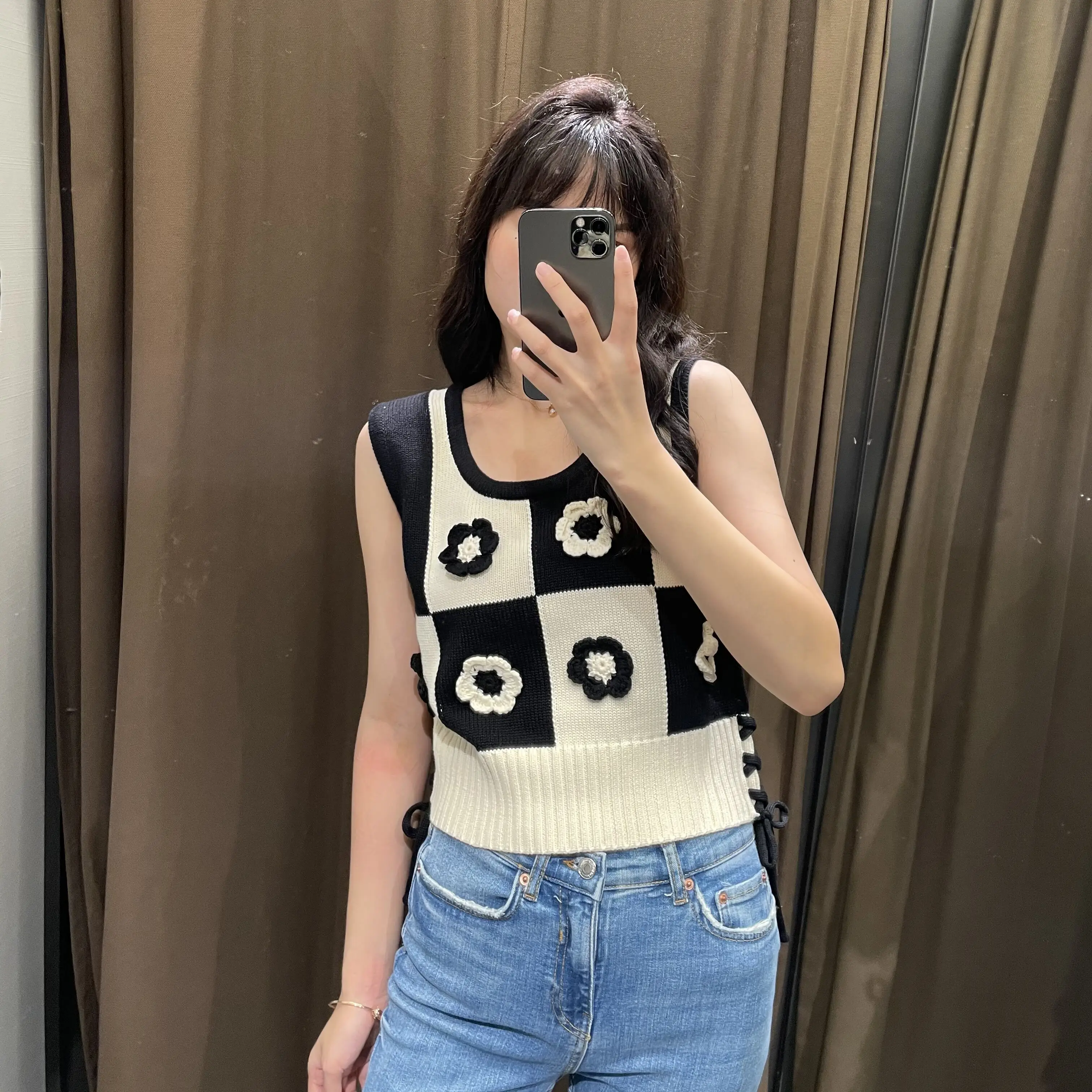 KRSB Autumn Women's Round Neck White Embroidered Flower Knitted Vest with Side Lace Design Cropped Top Za Fashion British Style