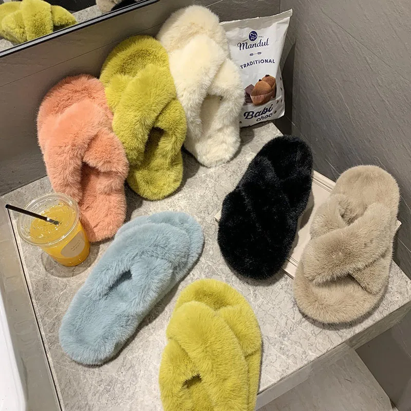 

Зимние женские домашние тапочки из искусственного меха, модные теплые слипоны на плоской подошве, черные удобные домашние пушистые тапочки...