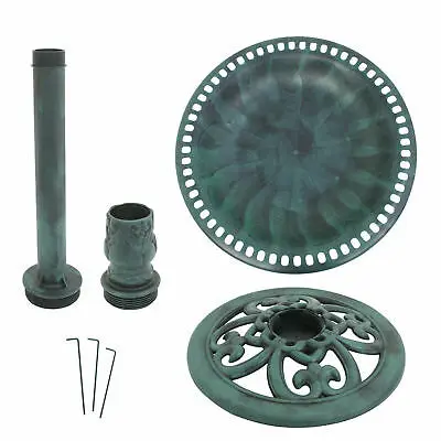 Зеленая уличная кормушка для птиц в античном стиле сада двора внутреннего