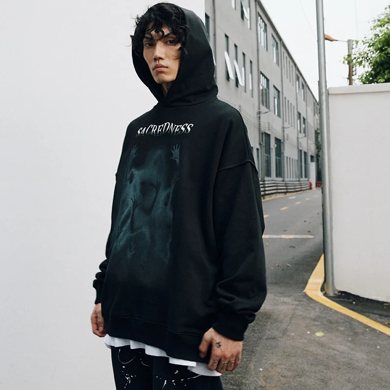 

Hoodies & Sweatshirts