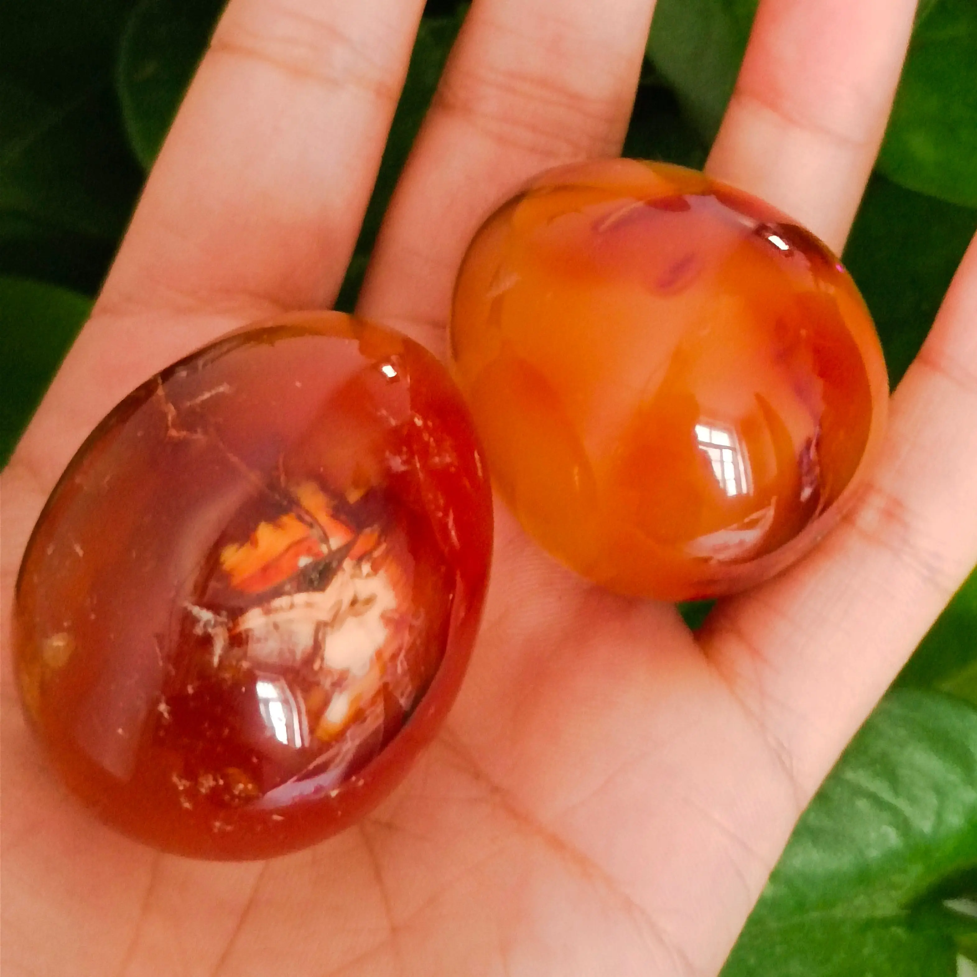 

4-5cm 1pc Natural Red Agate Egg Quartz Crystals egg palm polished healing stone Reiki treatment decoration