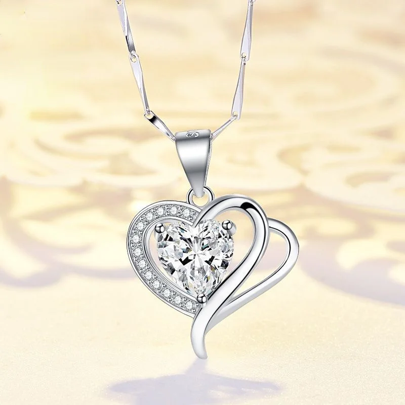 

Женская цепочка из серебра 925 пробы с кулоном в виде сердца