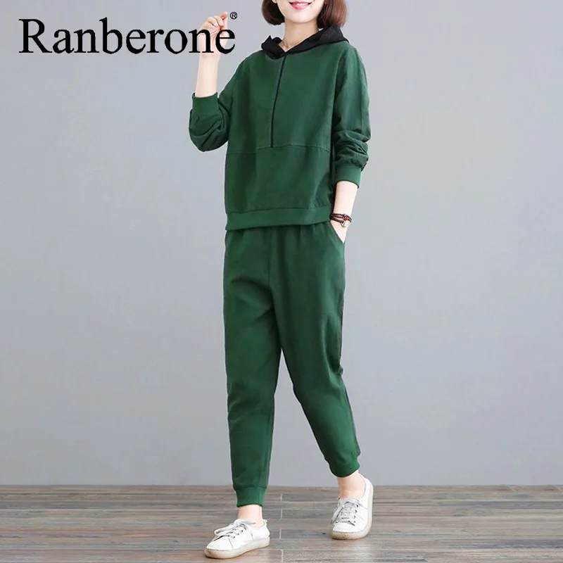 Спортивный костюм женский из 2 предметов свитшот с капюшоном и брюки