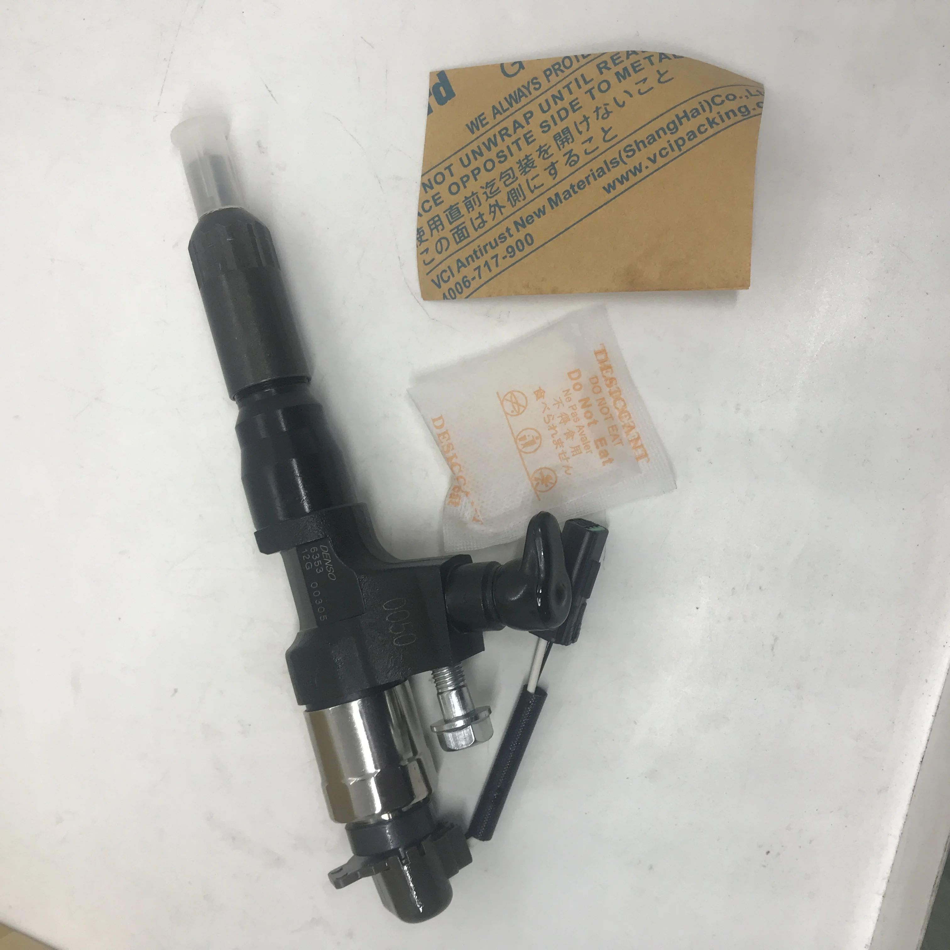 

High performance Diesel engine injector fuel common rail injector 095000-6353