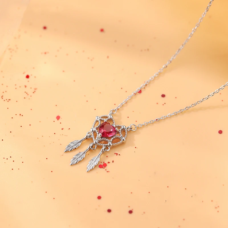 Ожерелье серебряного цвета с красным сердцем Ловца снов и перьями ожерелье