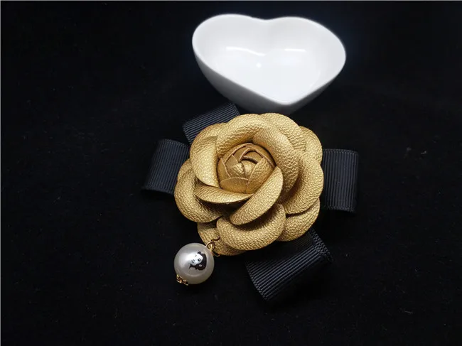 IN Stock Female All Match Charm Camellia Flower Brooch Quality Leather Black&White&Rose&Mix Cloth Bow Pearl Women Diy Brooches