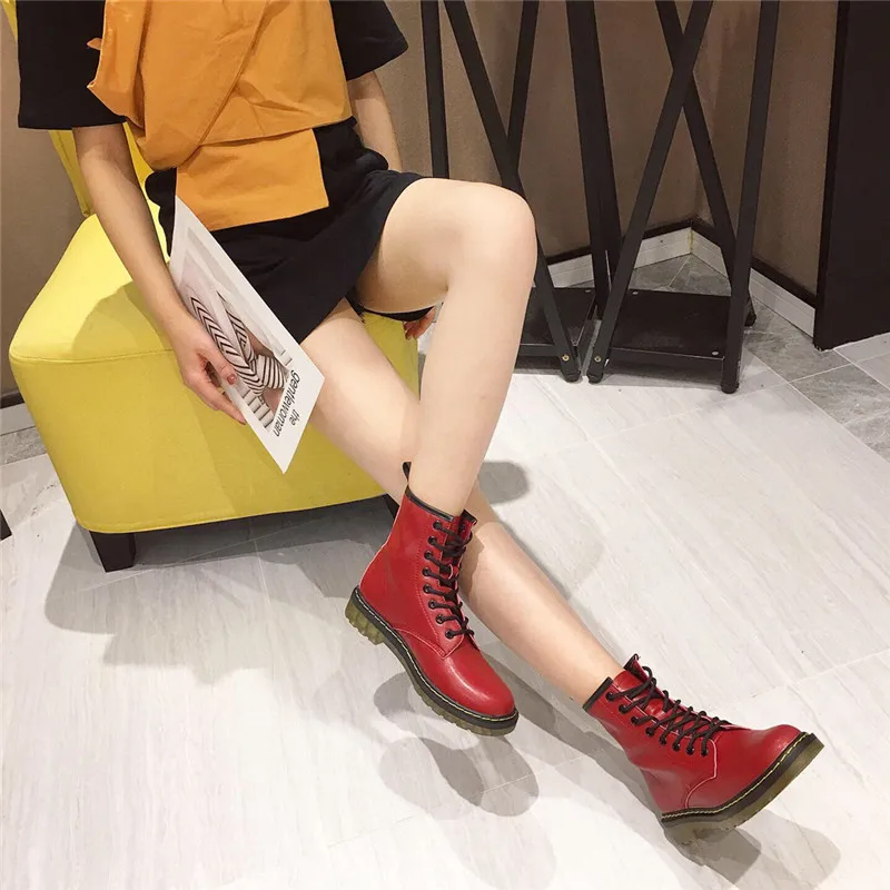 Bootee/ женские ботинки на низком каблуке; женские ботильоны; роскошные дизайнерские ботинки с круглым носком; женские короткие ботинки со шнуровкой в стиле рок
