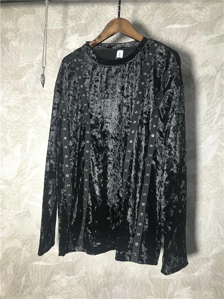 

Men's Long Sleeve T-Shirt Autumn New Dark Wind Round Collar Personality Short Velvet Rivet Back Decorative Undershirt