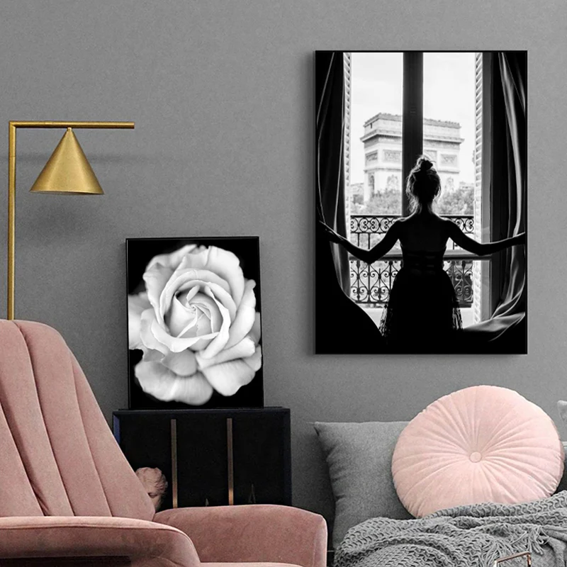 Постер с изображением девушки на окне принт в виде Триумфальной арки