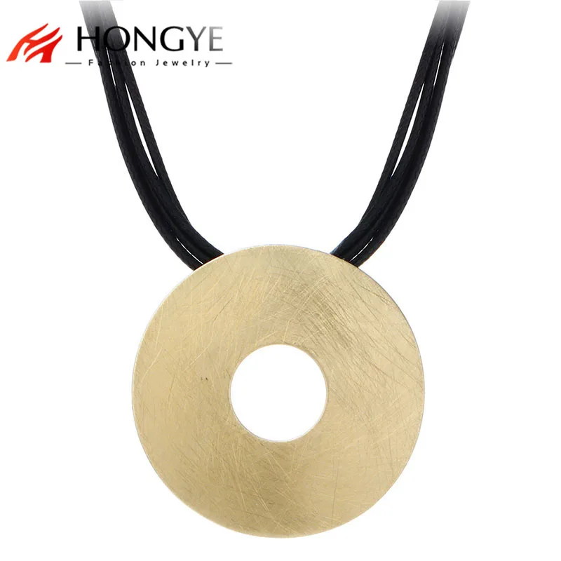 Женское кожаное ожерелье Gros Collier черное многослойное с круглым кулоном и