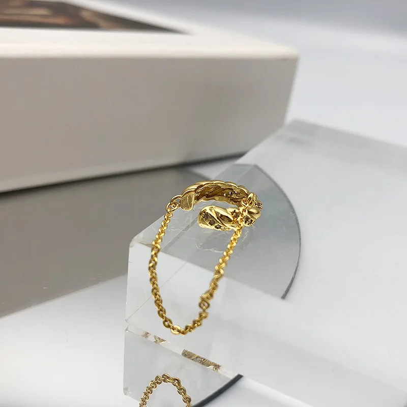 

Chain Ear Bone Clip Female Simple Temperament Diamond C-shaped Metal Non-pierced Ear Clip Fashion Ladies Earrings Hot