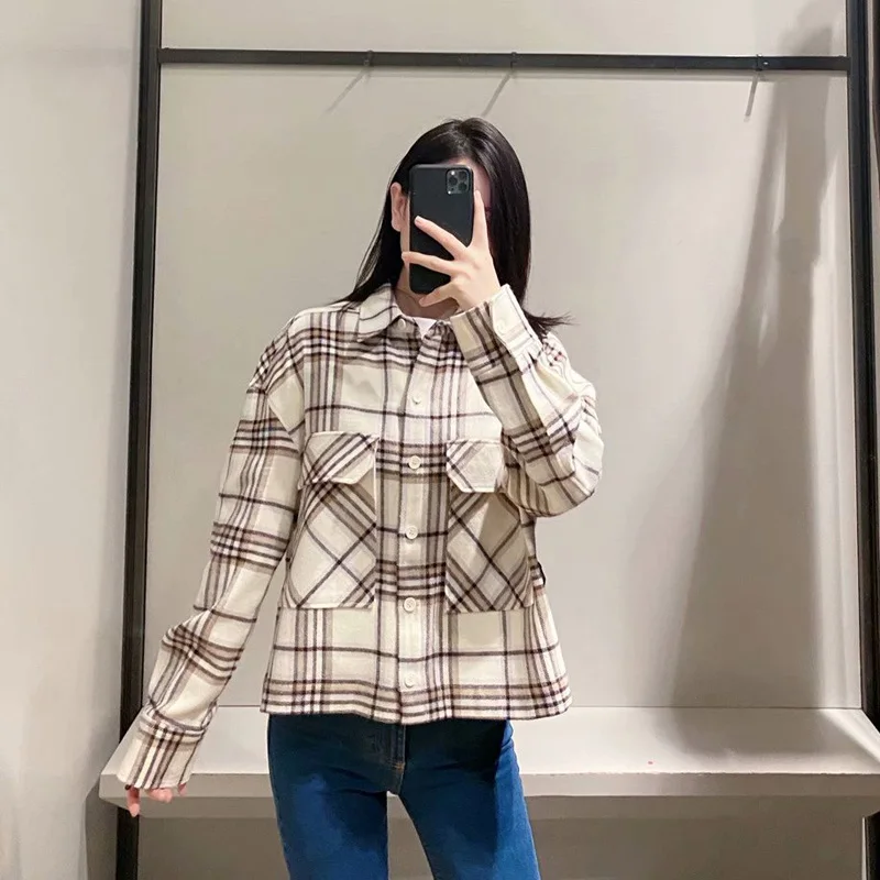 

LVWOMN Za Jackets Women 2021 Fashion Plaid Shirt With Pockets Vintage Long Sleeve Loose Female Outerwear Short Chic Tops