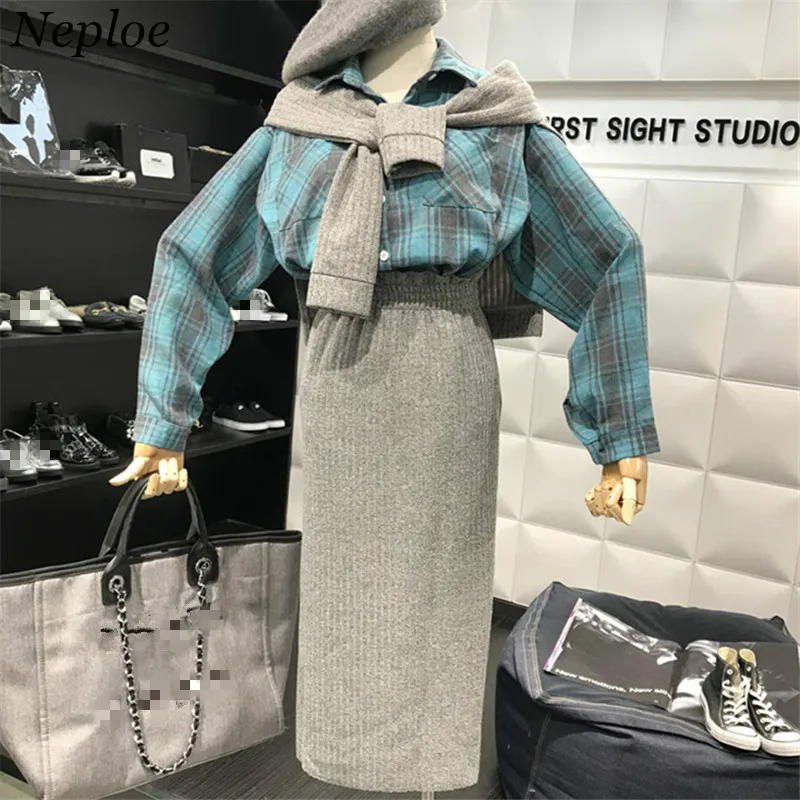 Комплект одежды из 3 предметов: трикотажная шаль с буквенным принтом + клетчатая